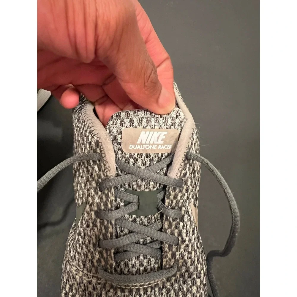 Nike Sneaker Boys Dualtone Racer GS Kids 3.5Y Gray Running Shoes Play Softknit